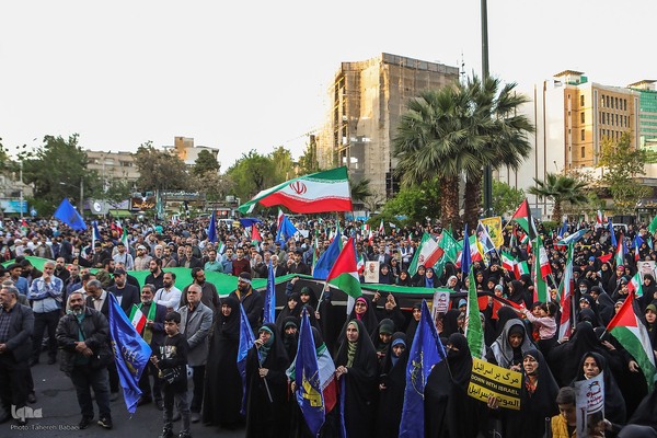 تجمع مردمی در پی حمایت حمله موشکی به رژیم صهیونیستی