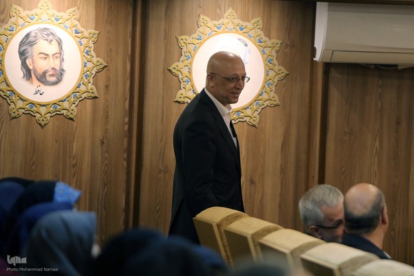 محمدعلی زلفی‌گل وزیر علوم در مراسم گرامیداشت یاد استاد کریم مجتهدی به نام یک عمر معلم