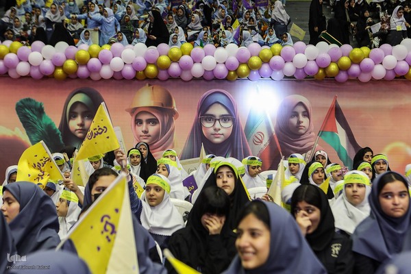 اجتماع ۲۰ هزارنفری «دختران آرمانی»