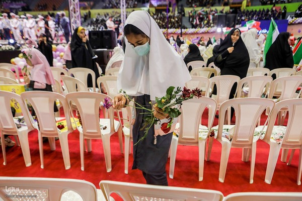 اجتماع ۲۰ هزارنفری «دختران آرمانی»