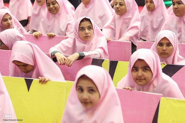 اجتماع ۲۰ هزارنفری «دختران آرمانی»