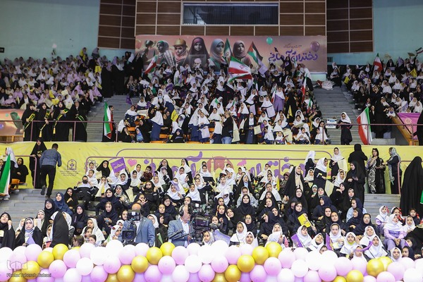اجتماع ۲۰ هزارنفری «دختران آرمانی»