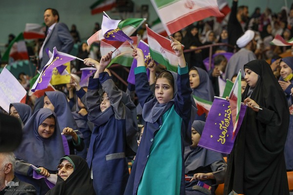 اجتماع ۲۰ هزارنفری «دختران آرمانی»