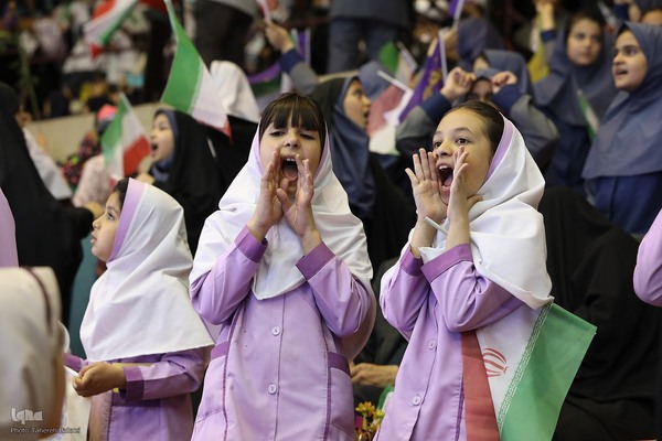 اجتماع ۲۰ هزارنفری «دختران آرمانی»