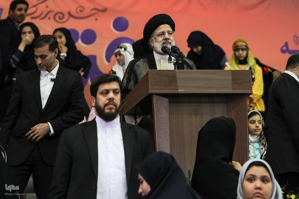 اجتماع ۲۰ هزارنفری «دختران آرمانی»