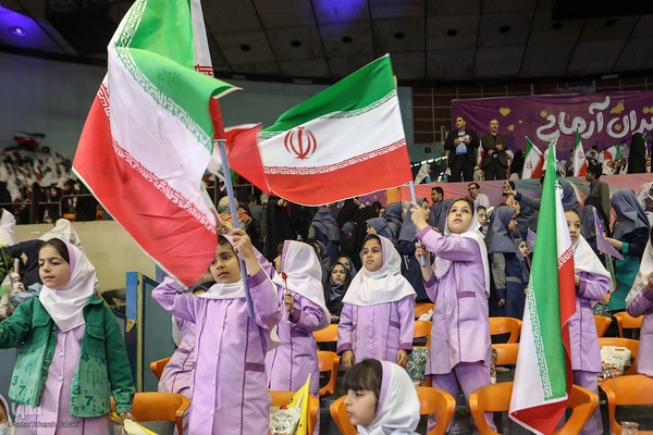 اجتماع ۲۰ هزارنفری «دختران آرمانی»