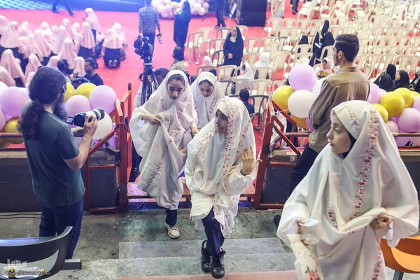 اجتماع ۲۰ هزارنفری «دختران آرمانی»