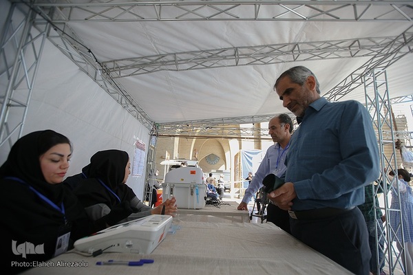 حال و هوای نمایشگاه کتاب در روز انتخابات