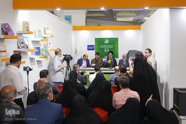 آیین رونمایی از کتاب «دختر قالیباف»