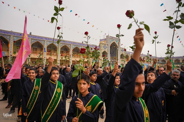 گلباران خدام حرم حضرت شاهچراغ عليه‌السلام‎