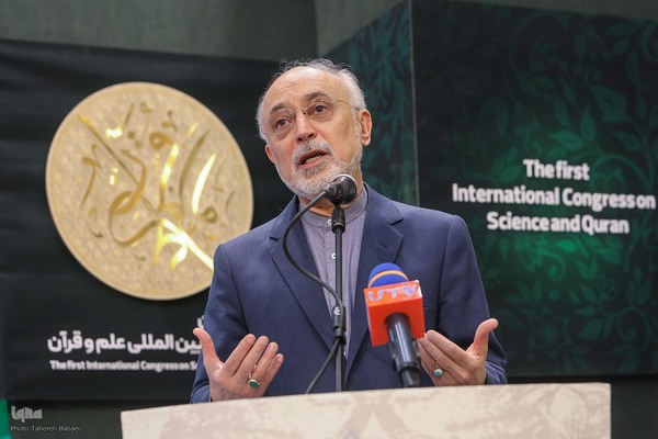 علی اکبر صالحی قائم مقام رئیس فرهنگستان علوم جمهوری اسلامی ایران در کنگره بین‌المللی علم و قرآن