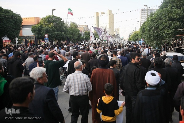 اجتماع مردم مشهد برای شهادت خادم‌الرضا(ع)