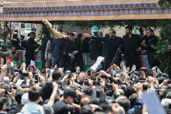 تشییع پیکر رئیس جمهور شهید در تهران (۲)