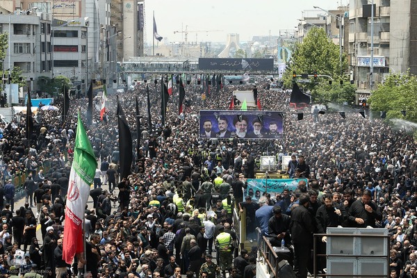 تشییع پیکر رئیس جمهور شهید در تهران (۲)