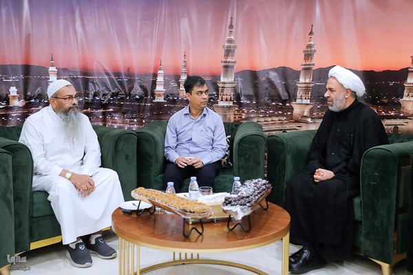 ادای احترام رؤسای بعثه سایر کشور‌های اسلامی و هیئت‌های همراهشان به مقام رئیس جمهور شهید