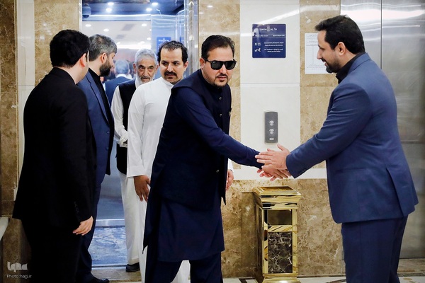 ادای احترام رؤسای بعثه سایر کشور‌های اسلامی و هیئت‌های همراهشان به مقام رئیس جمهور شهید