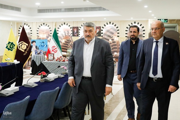 ادای احترام رؤسای بعثه سایر کشور‌های اسلامی و هیئت‌های همراهشان به مقام رئیس جمهور شهید