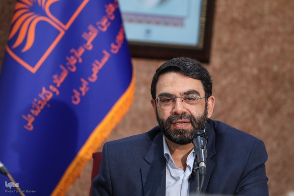 نشست صد کتاب ماندگار قرن