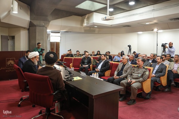 نشست صد کتاب ماندگار قرن