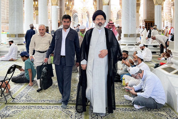 حضور در نمازهای جماعت مسجد النبی