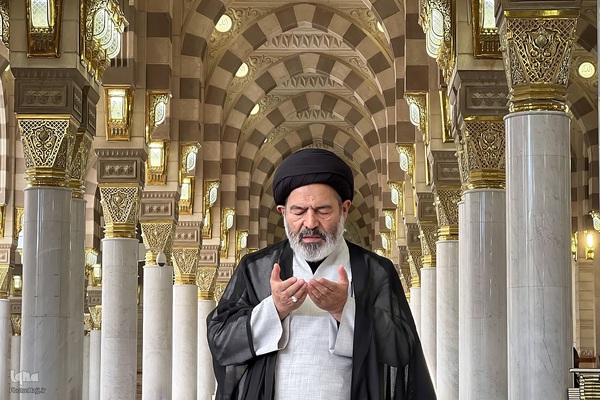 حضور در نمازهای جماعت مسجد النبی