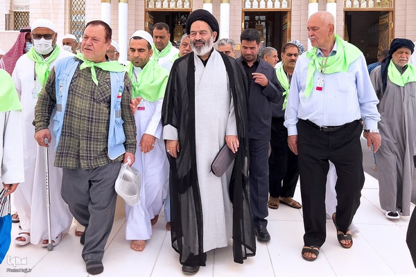 حضور در نمازهای جماعت مسجد النبی