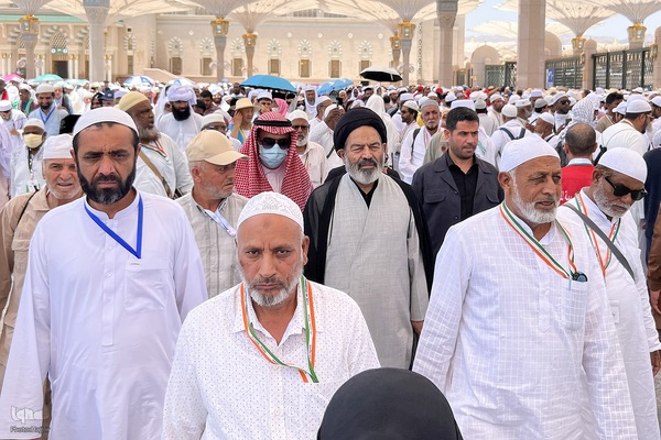 حضور در نمازهای جماعت مسجد النبی