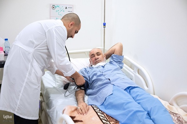 بازدید سرپرست حجاج ایرانی از بیمارستان مکه مکرمه