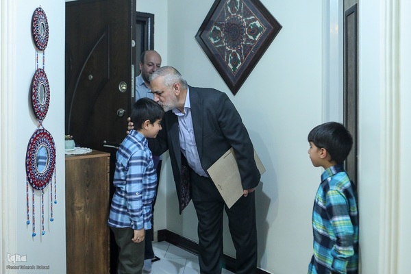 دیدار جامعه قرآنی با خانواده شهید اسماعیل احمدی