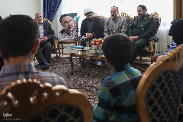 دیدار جامعه قرآنی با خانواده شهید اسماعیل احمدی