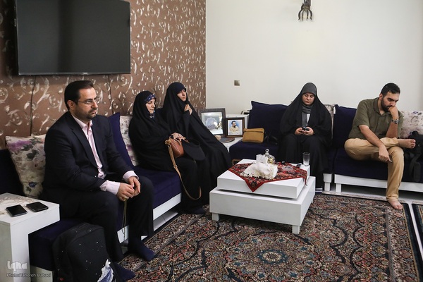 دیدار جامعه قرآنی با خانواده شهید اسماعیل احمدی