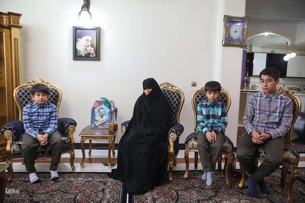 دیدار جامعه قرآنی با خانواده شهید اسماعیل احمدی