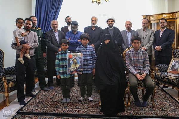 دیدار جامعه قرآنی با خانواده شهید اسماعیل احمدی