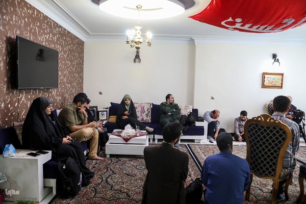 دیدار جامعه قرآنی با خانواده شهید اسماعیل احمدی