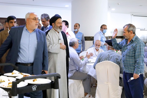 دیدار صمیمی سرپرست حجاج ایرانی با زائران کشورمان در مکه مکرمه