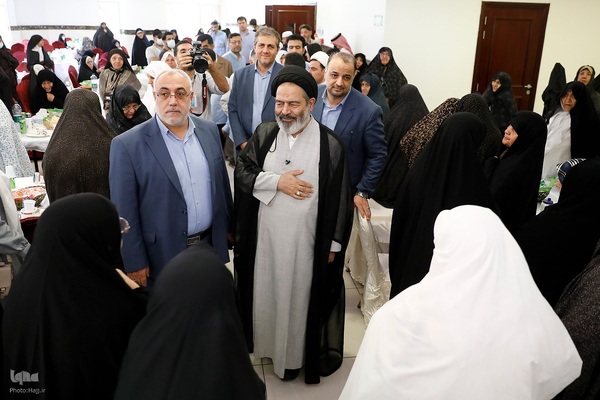 دیدار صمیمی سرپرست حجاج ایرانی با زائران کشورمان در مکه مکرمه