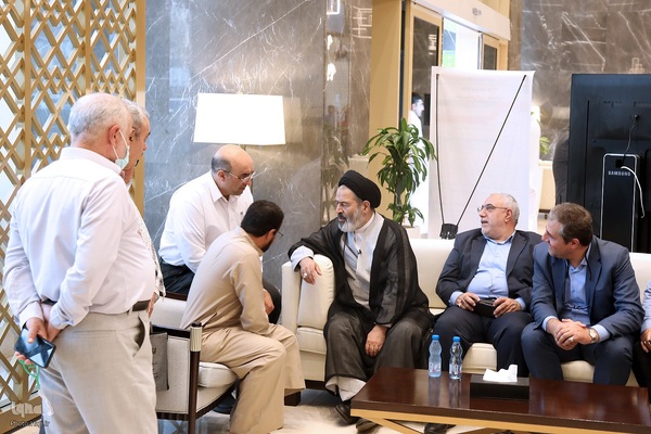 دیدار صمیمی سرپرست حجاج ایرانی با زائران کشورمان در مکه مکرمه