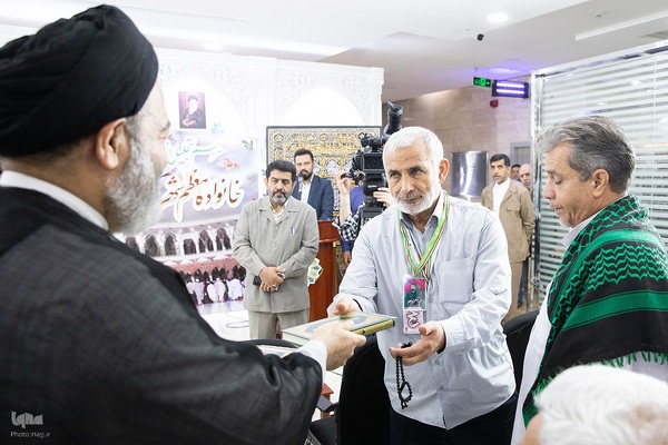 مراسم تجلیل از خانواده معظم شهدا