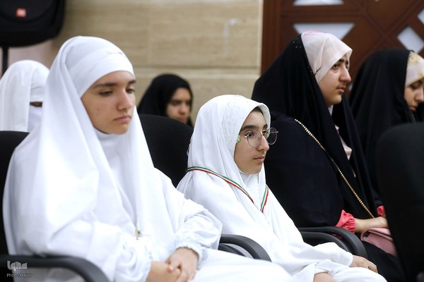 دیدار صمیمی با نوجوانان و جوانان حج گزار