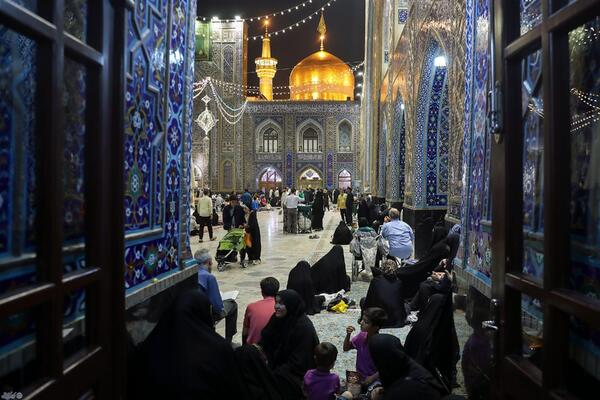 حرم مطهر رضوی در شب عید غدیر