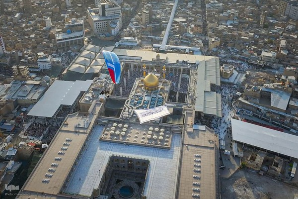 اهتزاز پرچم ولایت بر فراز حرم حضرت علی (ع)