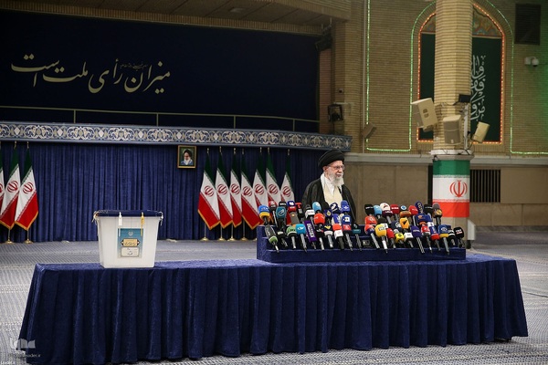 حضور رهبر معظم انقلاب در پای صندوق رأی انتخابات ریاست جمهوری