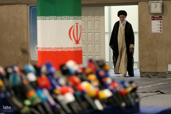 حضور رهبر معظم انقلاب در پای صندوق رأی انتخابات ریاست جمهوری