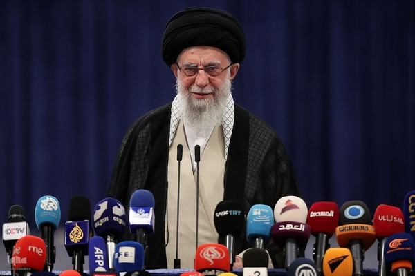 حضور رهبر معظم انقلاب در پای صندوق رأی انتخابات ریاست جمهوری