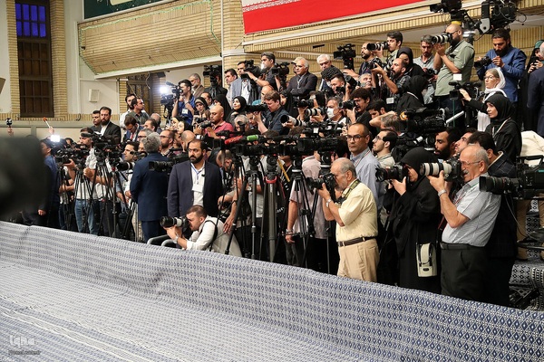 حضور رهبر معظم انقلاب در پای صندوق رأی انتخابات ریاست جمهوری