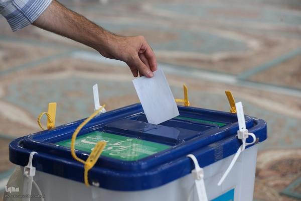 چهاردهمین دوره انتخابات ریاست جمهوری در حرم حضرت معصومه(س) و مسجد مقدس جمکران