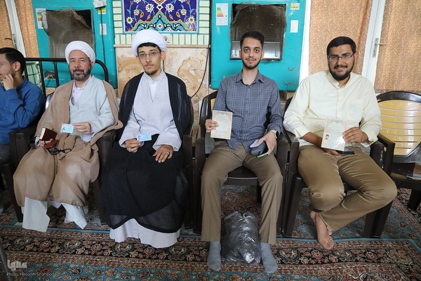 چهاردهمین دوره انتخابات ریاست جمهوری در حرم حضرت معصومه(س) و مسجد مقدس جمکران