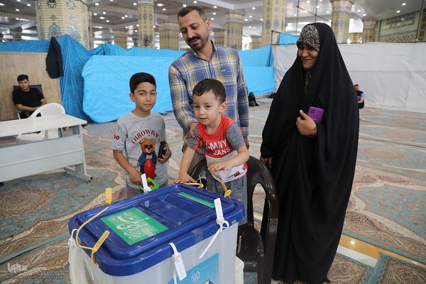 چهاردهمین دوره انتخابات ریاست جمهوری در حرم حضرت معصومه(س) و مسجد مقدس جمکران