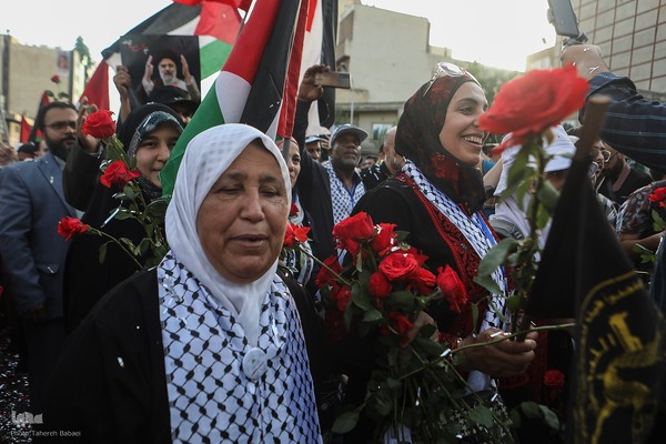 استقبال مردمی از خانواده های شهدا و بازماندگان غزه