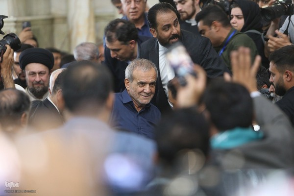 حضور مسعود پزشکیان در حرم امام راحل